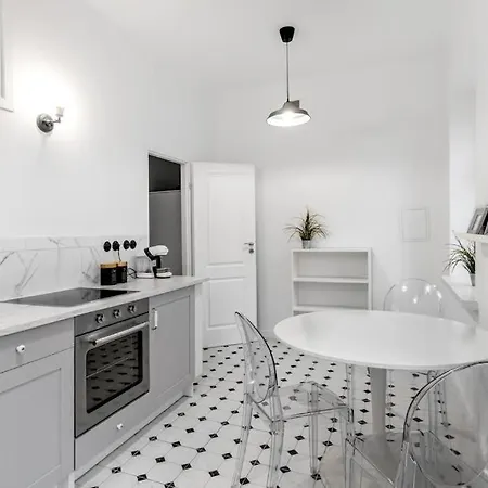 Golden - Stare - Cozy And Stylish - Mostowa Apartmán *