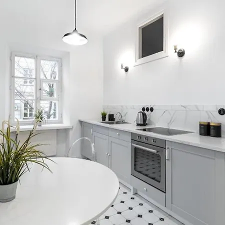 Close Apartman Varsó
